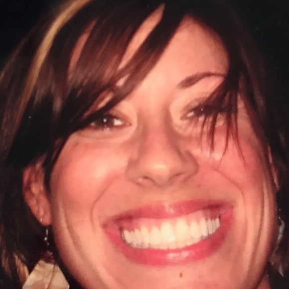 Poshmark profile picture for @englewood